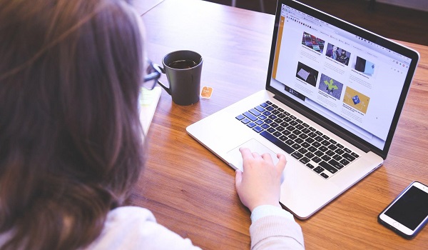 Những bí kíp để thiết kế web doanh nghiệp thu hút khách hàng 7 Nội dung hữu ích của website sẽ thu hút và giữ chân khách hàng tiềm năng