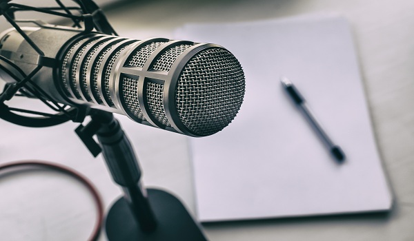 5 Dạng Nội Dung Doanh Nghiệp Cần Đầu Tư Ngay Cho Website Từ Bây Giờ 7  Podcast có thể truyền tải thông tin theo cách gần gũi, hiệu quả