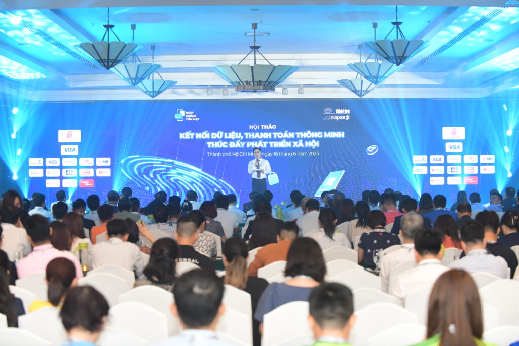 Hội thảo “Ngày không tiền mặt” ứng dụng thành công giải pháp Tổ chức sự kiện thông minh Mắt Bão WS 11 Hội thảo “Ngày không tiền mặt” ứng dụng thành công giải pháp Tổ chức sự kiện thông minh Mắt Bão WS - 11